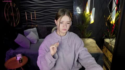 Snapshot of lily_moonlight chatting on 12/26/24, 07:45 Lily online show from 12/26/24, 07:45