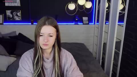 Snapshot of lily_moonlight chatting on 02/27/25, 08:06 Lily online show from 02/27/25, 08:06