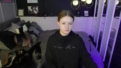 Snapshot of lily_moonlight chatting on 03/06/25, 07:47 Lily online show from 03/06/25, 07:47