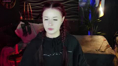 Snapshot of lily_moonlight chatting on 10/22/25, 07:41 Lily online show from 10/22/25, 07:41