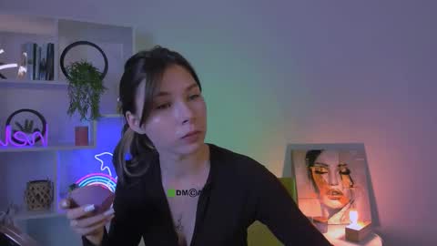 Lily online show from 09/19/25, 08:20