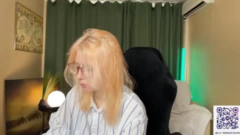 Snapshot of lily_spark_ chatting on 06/25/26, 05:12 Lily Spark online show from 06/25/26, 05:12