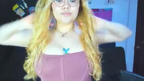 lily_stone04 online show from 04/20/26, 05:21