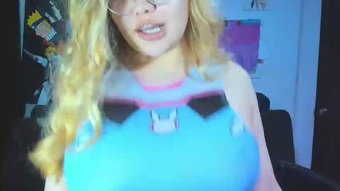 Snapshot of lily_stone04 chatting on 05/12/26, 10:23 lily_stone04 online show from 05/12/26, 10:23