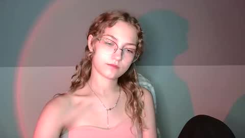 small lily online show from 09/12/25, 03:12