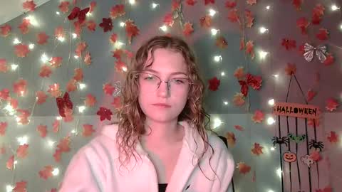 small lily online show from 10/03/25, 06:10