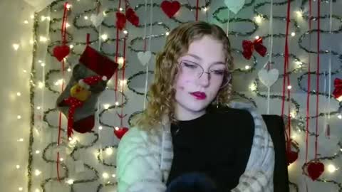 small lily online show from 12/02/25, 06:25