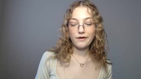 small lily online show from 03/11/26, 01:17