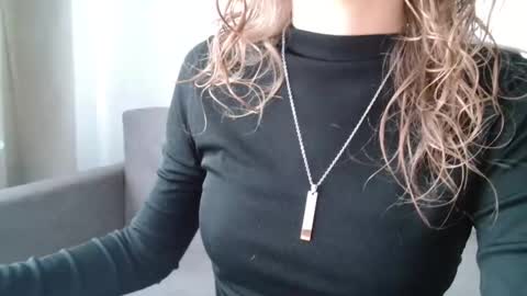 small lily online show from 04/21/26, 04:12