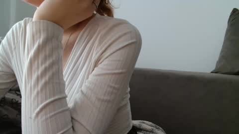 small lily online show from 04/23/26, 04:09