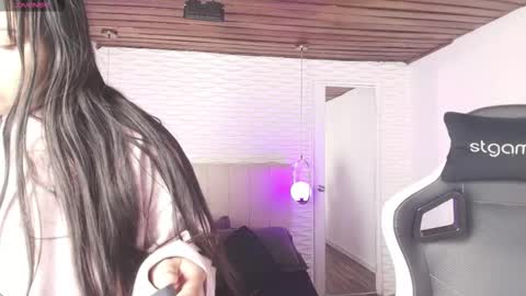 lily_waist online show from 11/07/25, 11:10