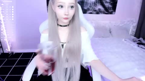 Snapshot of lily_weep chatting on 06/03/26, 10:15 Lily online show from 06/03/26, 10:15