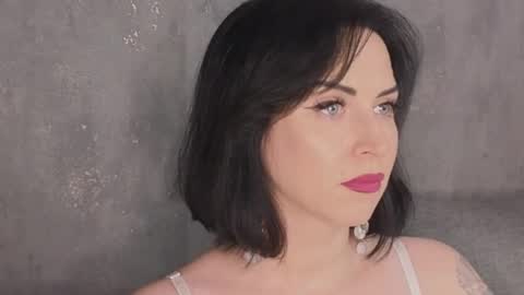 Lily online show from 05/20/26, 11:27