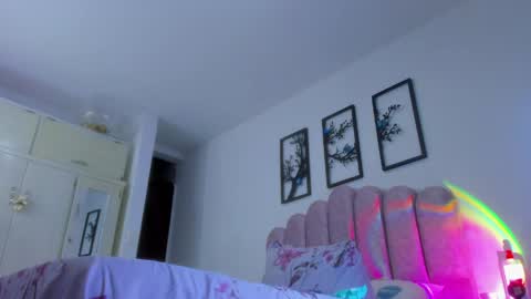 Lily online show from 05/04/26, 05:47