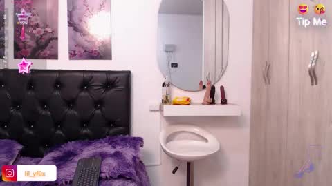 lilyfox23 online show from 11/12/25, 01:17