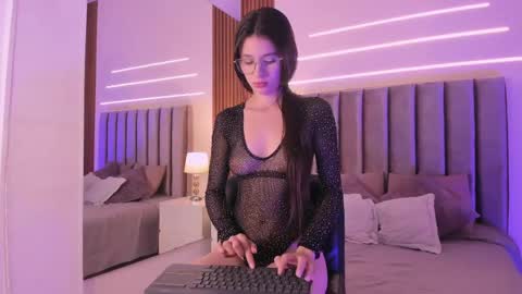 Lili online show from 04/01/26, 11:55