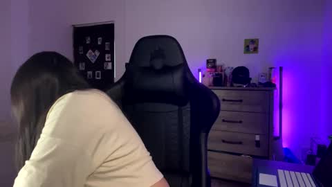 Lily online show from 05/26/26, 07:21