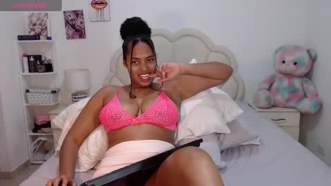 Snapshot of lilyjacksonn chatting on 02/21/25, 10:48 Lily.. online show from 02/21/25, 10:48