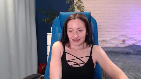 Lily online show from 10/07/25, 05:37