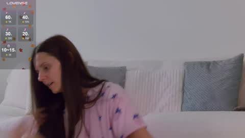 Lily online show from 11/08/25, 02:06