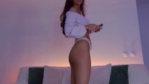 Snapshot of lilyroselyn chatting on 05/11/26, 02:01 Lily online show from 05/11/26, 02:01
