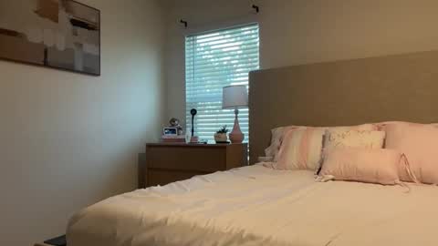 lilysummers21208 online show from 06/04/26, 12:05