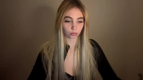 Lily online show from 04/28/26, 08:03