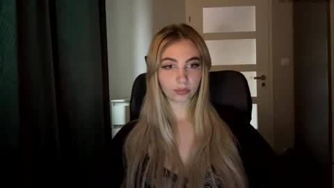 Lily online show from 06/04/26, 04:24