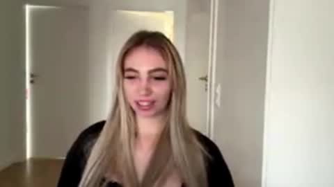 Lily online show from 06/10/26, 05:01