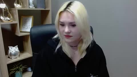 Lily online show from 02/03/26, 08:52