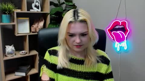 Lily online show from 03/17/26, 02:31