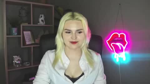 Lily online show from 05/05/26, 04:59
