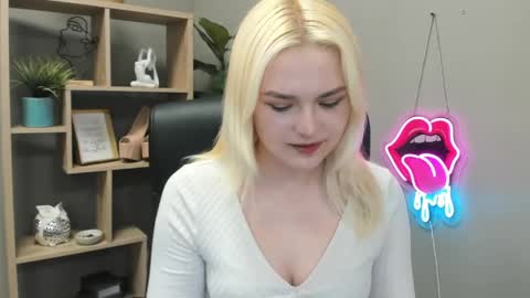 Lily online show from 05/14/26, 06:53