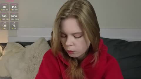 Snapshot of lilytways chatting on 05/13/26, 05:32 Julie online show from 05/13/26, 05:32
