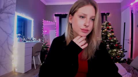 Snapshot of lilyvibe chatting on 12/29/24, 10:36 Lily online show from 12/29/24, 10:36