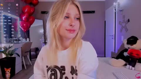 Snapshot of lilyvibe chatting on 02/20/25, 06:35 Lily online show from 02/20/25, 06:35