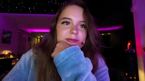 Snapshot of lilywhite_fr chatting on 09/19/25, 02:24 Lily White online show from 09/19/25, 02:24