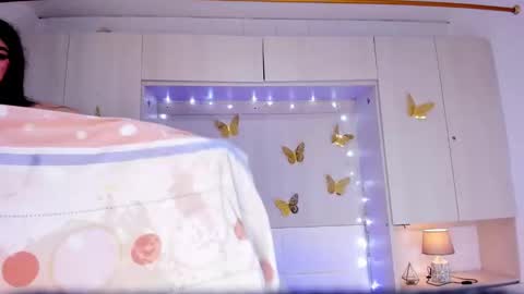 lilywhitee1 online show from 11/29/25, 04:43