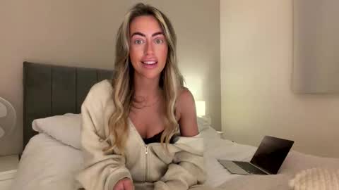 lilyxobloom online show from 03/09/26, 10:03