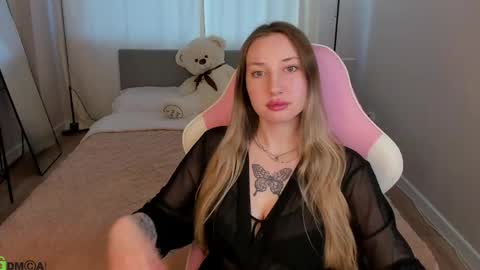 Lilly Lark online show from 05/04/26, 01:23