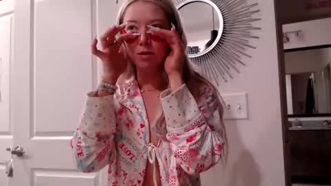 Lily Monroe online show from 01/08/26, 12:07