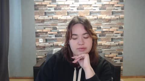 Snapshot of limalagris chatting on 02/21/25, 10:39 busty princess online show from 02/21/25, 10:39