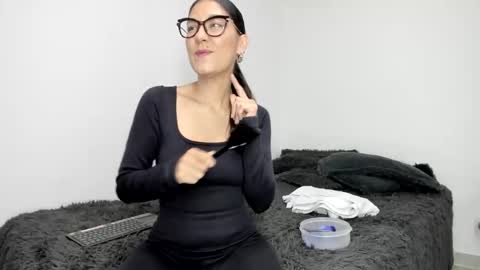 Lina Mandarina online show from 10/24/25, 08:27