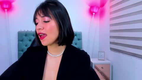  Lina Bedoya  online show from 01/18/25, 11:43