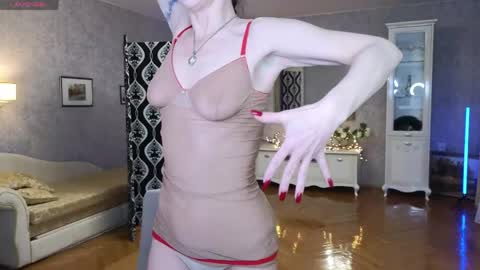 lina_flore online show from 04/18/26, 08:53