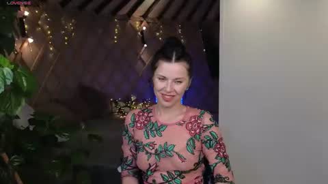 lina_flore online show from 06/25/26, 08:57