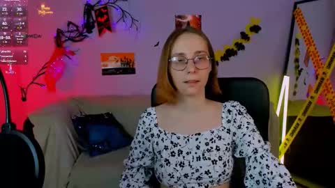 lina_fox12 online show from 10/28/25, 01:36