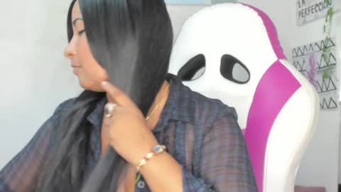 Snapshot of lina_sanchezih chatting on 12/03/24, 07:00 LINA SANCHEZ online show from 12/03/24, 07:00