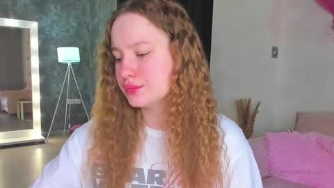Snapshot of lina_smilee chatting on 06/10/26, 12:11 Lina online show from 06/10/26, 12:11