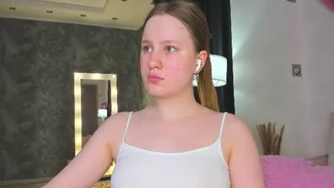 Snapshot of lina_smilee chatting on 06/11/26, 03:26 Lina online show from 06/11/26, 03:26